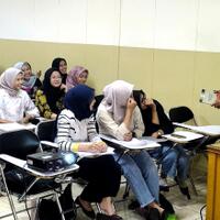 kuliah-jurnalistik-di-unindra-belajar-serius-dengan-suasana-penuh-senyum