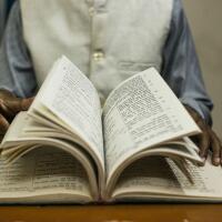 wow-warga-singapura-yang-baca-buku-15-menit-dapat-koin-indonesia-kapan