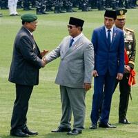 hangat-ke-sby-momen-prabowo-tak-bersalaman-dengan-jokowi