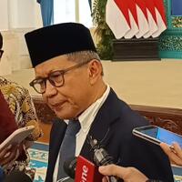 gerung-saya-masuk-istana-untuk-bersihkan-maling-yang-sembunyi-di-pohon-beringin