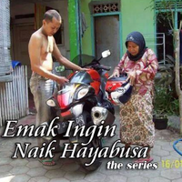 emak-emak-naik-motor-vs-emak-emak-naik-mobil-serem-mana