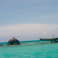 sensasi-mengapung-di-satu-satunya-laut-mati-indonesia