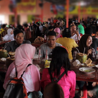 ini-dia-ciri-tempat-makan-yang-ada-quotpenglarisnyaquot