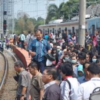 katanya-keganasan-manusia-itu-paling-sering-ada-di-commuter-line-ini-buktinya