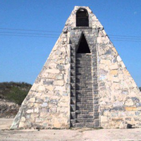kisah-petani-asal-meksiko-yang-membangun-piramid-atas-perintah-alien