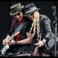 melihat-aksesoris-yang-sering-dipakai-oleh-para-musisi-rock---metal-dunia