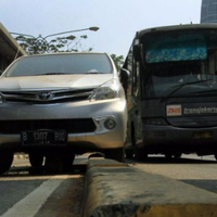 mobil-ahok-dan-kedutaan-besar-dilarang-lewat-jalur-busway