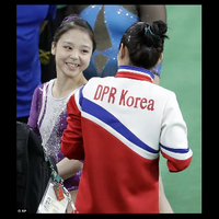 meskipun-negara-mereka-bermusuhan-kedua-atlet-senam-ini-bersahabat