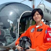 10-pilot-pesawat-tempur-wanita-cantik