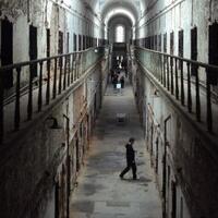 kombat-horor-semalam-di-hotel-tak-bertuan