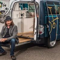 keren-mobil-ini-disulap-jadi-ruangan-kantor