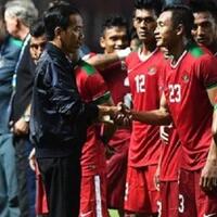 jokowi-langsung-salami-pemain-timnas-indonesia-usai-pertandingan-vs-vietnam