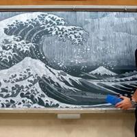 seorang-guru-di-jepang-ini-melukis-dengan-menggunakan-kapur-hasilnya-gak-kalah-keren