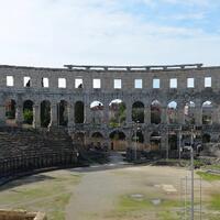 amphitheatre-jaman-romawi-yang-masih-digunakan