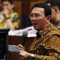 ahok-jalani-sidang-perdana-penodaan-agama---breaking-news