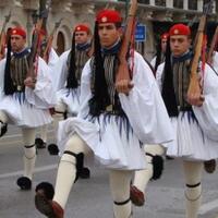 di-balik-keperkasaan-pasukan-militer-ada-seragam-lucu-yang-mereka-pakai