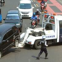 retribusi-mobil-derek-atas-permintaan-pemilik-dan-tarif-resmi-derek-jalan-tol