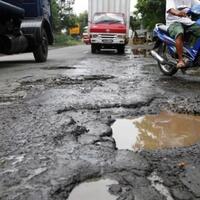 mengalihfungsikan-jalan-rusak-menjadi-sesuatu-yang-bermanfaat