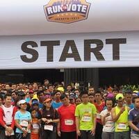 serunya-ekspresi-kaskuser-di-garis-finish-run-to-vote