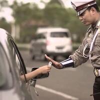 potret-polisi-dalam-bidikan-kamera-dari-sisi-yang-berbeda