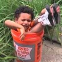 kok-bisa-sih-kepalanya-ada-di-situ