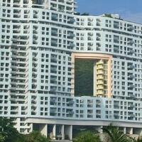 banyak-gedung-di-hongkong-berlubang-di-tengah-bangunannya-ini-alasannya-gan