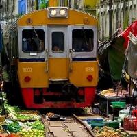 pasar-maeklong-salah-satu-pasar-paling-ekstrem-di-thailand