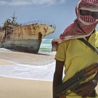 gokil-muncul-video-baku-tembak-antara-perompak-somalia-vs-petugas-kapal