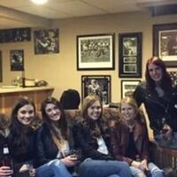 kok-bisa-tangan-cewe-ini-jadi-panjang-banget