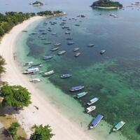 menikmati-indahnya-pantai-tanjung-kelayang