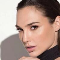 10-gaya-fashion-ala-gal-gadot-si-wonder-woman-anggun-nan-cantik