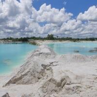 danau-kaolin-danau-kawah-putihnya-bangka-belitung