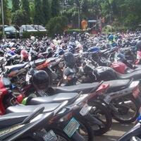 ditinggal-parkir-helm-malah-jadi-sarang-tawon