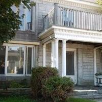 rumah-ini-berada-di-perbatasan-2-negara-gan