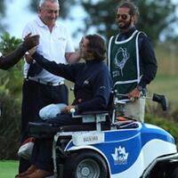 meski-tak-sempurna-pria-ini-sukses-jadi-pegolf-profesional