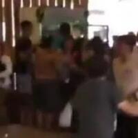 konyol-rebutan-meja-pengunjung-restoran-di-bandung-berkelahi