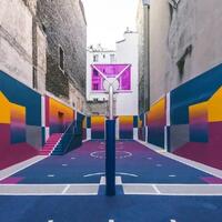 unik-lapangan-bola-basket-warna-warni