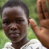 ngeri-ada-tradisi-yang-menghilangkan-keperawanan-gadis-muda-di-afrika-selatan