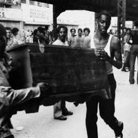 black-out-1977listrik-kota-new-york-padam-di-iringi-penjarahan-dan-pembakaran-gan