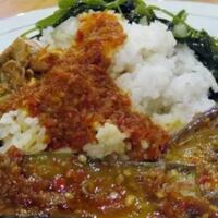 makan-nasi-campur-aneka-lauk-di-4-tempat-bernuansa-nyaman-ini