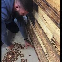 bermodal-70000-koin-pria-ini-bikin-dekorasi-lantai-yang-keren