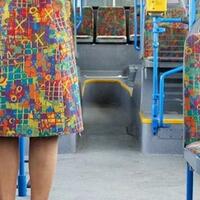 10-orang-ini-gak-sengaja-menggunakan-pakaian-yang-sama-dengan-benda-di-sekitarnya