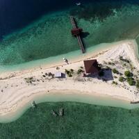 kodingareng-keke-pulau-kecil-bak-surga-di-makassar-yang-indahnya-bikin-jatuh-hati