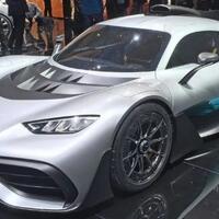 pertama-di-dunia-mobil-bermesin-f1-yang-legal-dijalanan