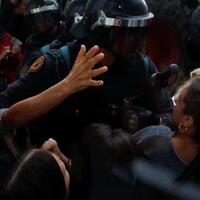 referendum-kemerdekaan-catalonia-rusuh-polisi-spanyol-rebut-kotak-suara