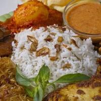 10-nasi-uduk-enak-di-jakarta