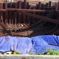 tiang-pancang-proyek-lrt-di-depan-menara-saidah-amblas