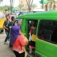 pengalaman-manis-pahit-naik-angkot