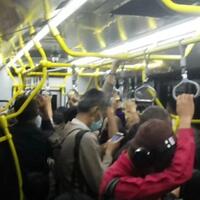 sejumlah-penumpang-berterima-kasih-dengan-modifikasi-rute-transjakarta
