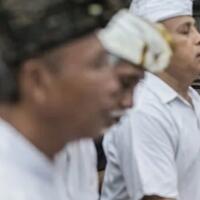 cerita-penganut-aliran-kepercayaan-yang-harus-menyamar-di-ktp